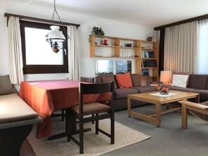 TV - Chesa Arettas by Interhome (Bever)