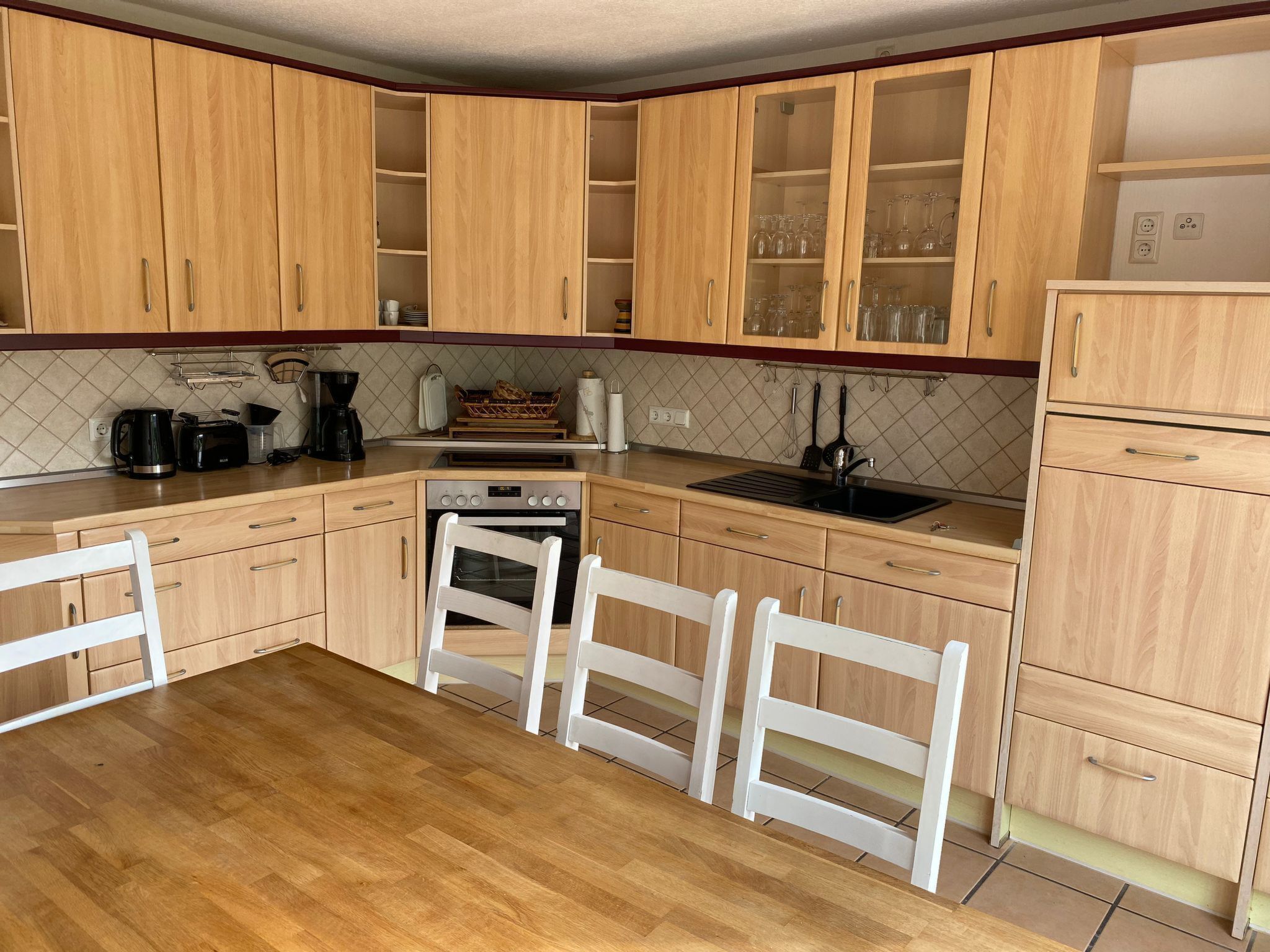 Geladeira, micro-ondas, fogão, lava-louças