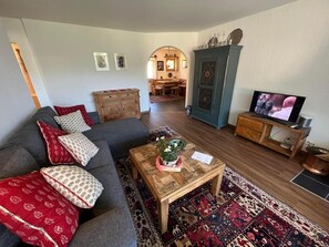 TV - Chesa Calderas by Interhome (Bever)