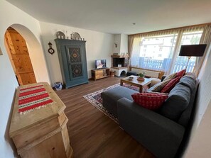 TV - Chesa Calderas by Interhome (Bever)
