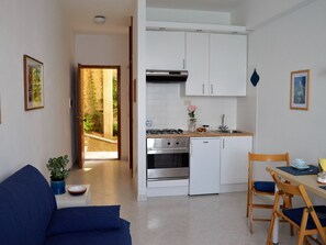 Fridge, oven, cookware/dishes/utensils - ILA2107 HOUSE LIBECCIO by Interhome (Moneglia)