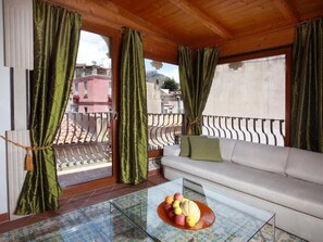 TV - City center house by Interhome (Taormina)