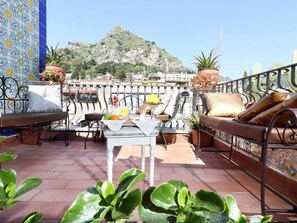 Property grounds - City center house by Interhome (Taormina)