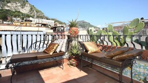 Unclassified image, 4 of 53, button - City center house by Interhome (Taormina)