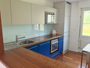 Réfrigérateur, micro-ondes, four, lave-vaisselle