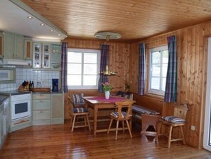 Fridge, microwave, oven, dishwasher - am Ossiacher See mit Garten by Interhome (Treffen)