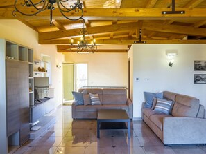 TV - Das Haus des Großvaters in Taormina by Interhome (Taormina)