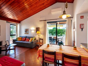 TV, fireplace - Lotus Villa 2, Albufeira by Interhome (Albufeira)
