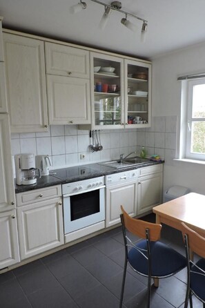 Fridge, microwave, oven, dishwasher - Vacation home Sina by Interhome (Bannesdorf)