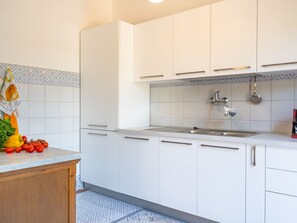 Refrigerador, microondas, horno y lavavajillas 