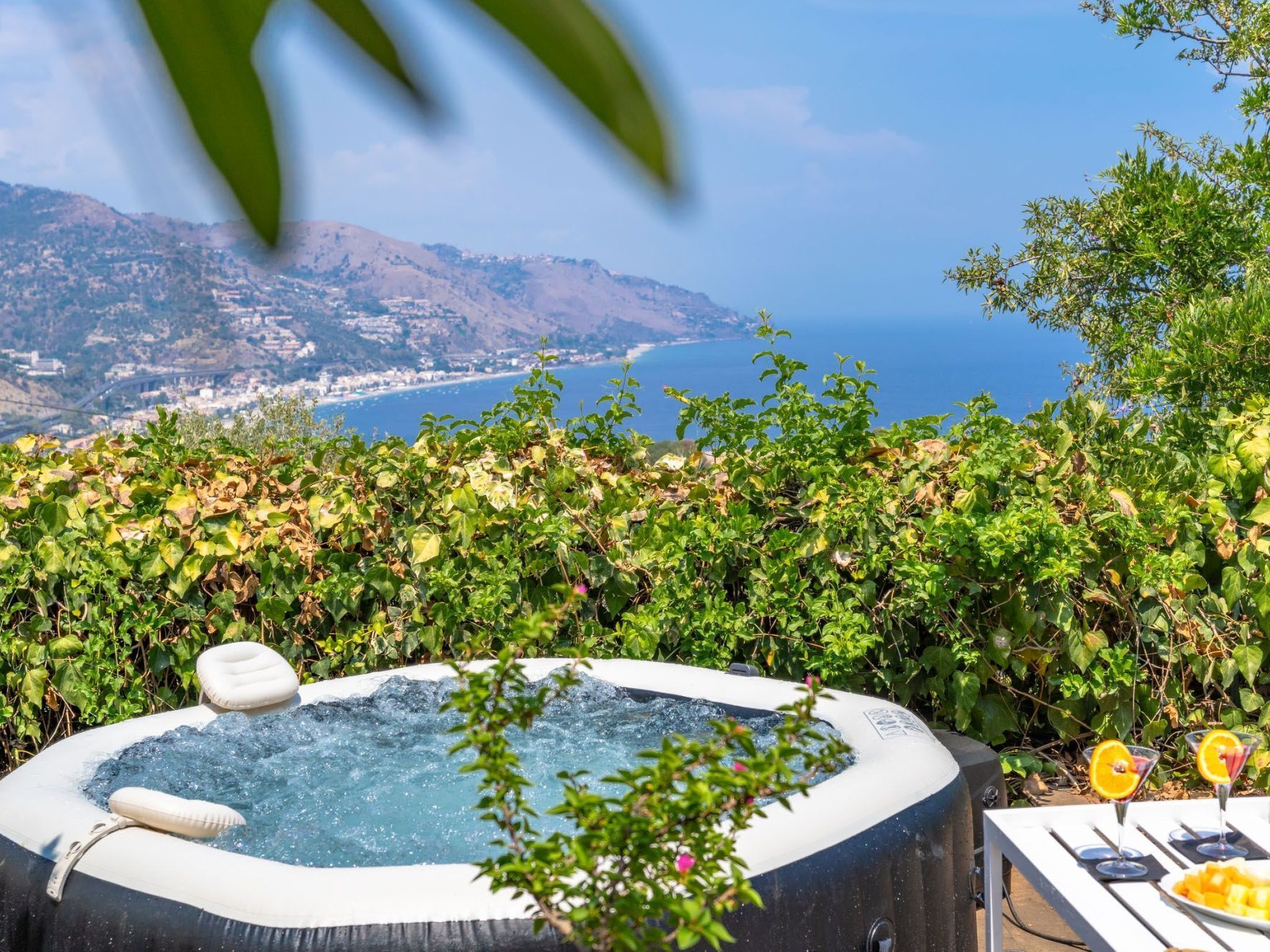 Bañera de hidromasaje al aire libre