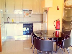 Fridge, microwave, oven, dishwasher - Wunderschöne Wohnung mit Meerblick by Interhome (Carvoeiro)