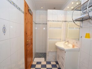 Bathroom - Haushälfte Lütt Holland in Büsum by Interhome (Büsum)