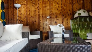 A cozy room with wicker furniture, a green decorative piece, and a white lamp. - Osttirol by Interhome (Kals am Großglockner)
