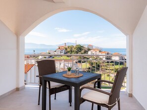Outdoor dining - mit privater Terrasse by Interhome (Gradac)