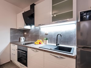 Fridge, microwave, oven, dishwasher - mit privater Terrasse by Interhome (Gradac)