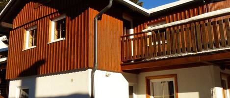 المنشأة من الخارج