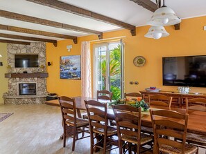 Dining - Ferienvilla 'Villa Aura' mit Pool by Interhome (Piedimonte Etneo)