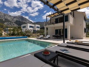 A heated pool - Alleinstehendes Ferienhaus mit Pool und drei Sch by Interhome (Zaostrog)