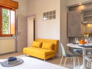 Interior - Die Orange und der Goldfisch by Interhome (Calatabiano)
