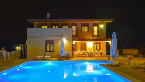 Pool - Großes Haus mit Schwimmbad und Barbecue by Interhome (Torrelletes)