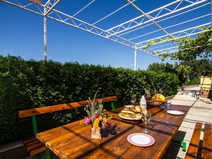 Outdoor dining - Ferienresidenz Maja by Interhome (Katuni)