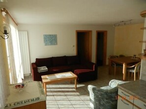 TV, DVD player - Alvetern Tschuetta by Interhome (Scuol)