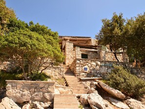 Exterior - in Selca mit Garten, Terrasse und Grill by Interhome (Brač/Selca)