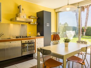 Fridge, microwave, oven, dishwasher - Villa Oras in Mascali by Interhome (Mascali)