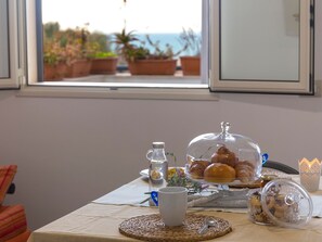 Dining - Wohnung für 4 Personen mit Meerblick by Interhome (Cava d'Aliga)