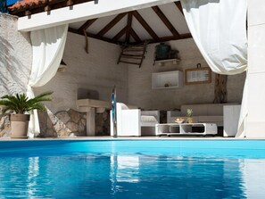 A heated pool - Ferienvilla "Lucian" mit Blick auf das Wasser by Interhome (Brač/Selca)