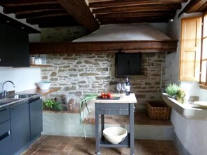 Fridge, oven, dishwasher, cookware/dishes/utensils - l'Alto grosses Haus by Interhome (Greve in Chianti)