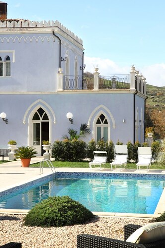 Geräumiges Ferienhaus mit Pool by Interhome