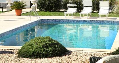GerÀumiges Ferienhaus mit Pool by Interhome