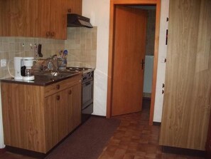 Kühlschrank, Ofen, Geschirrspüler, Kochgeschirr/Geschirr/Besteck