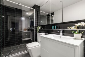 Secadora de cabello, bidet, shampoo 