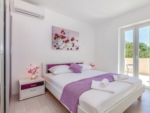 Internet - Geräumige, topmoderne Ferienvilla mit eigenem Pool by Interhome (Krk/Čiži ći)