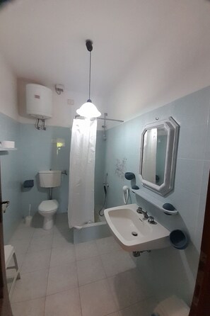 Bathroom - Girasole Haus mit Pool in Fauglia by Interhome (Fauglia)