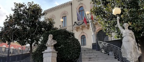 المنشأة من الخارج