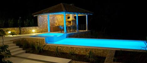 Et oppvarmet basseng