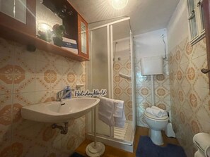 Bathroom - House Canova by Holiday World by Interhome (Vobbia)