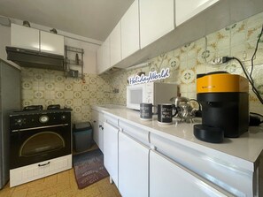 Fridge, microwave, oven, cookware/dishes/utensils - House Canova by Holiday World by Interhome (Vobbia)