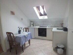 Fridge, oven, cookware/dishes/utensils - Ferienwohnung4 by Interhome (Korčula/Zavalatica)
