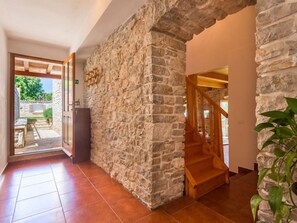Interior - Modernes Ferienhaus in Vadreš mit Privatem Pool by Interhome (Barban)
