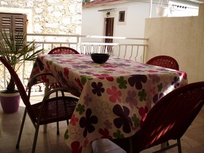 Outdoor dining - "Vrboska" direkt am Strand by Interhome (Hvar/Vrboska)