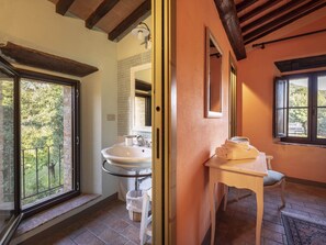 Interior - Robin Mascie by Interhome (Sovicille)