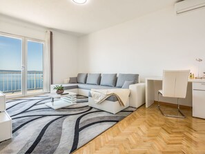 Living area - Große Wohnung in Omiš mit Möbliertem Balkon by Interhome (Omiš)