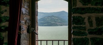 Open Space Penthouse im Schloss mit Seeblick by Interhome