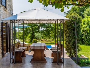 Outdoor dining - Schönes Haus mit großer grüner Umgebung, Pool by Interhome (Barban)