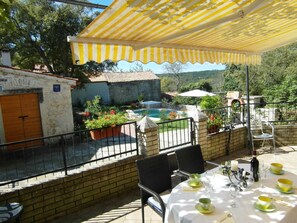 Outdoor dining - Villa 'Vickovi' mit Gemeinschaftspool by Interhome (Pula/Rakalj)